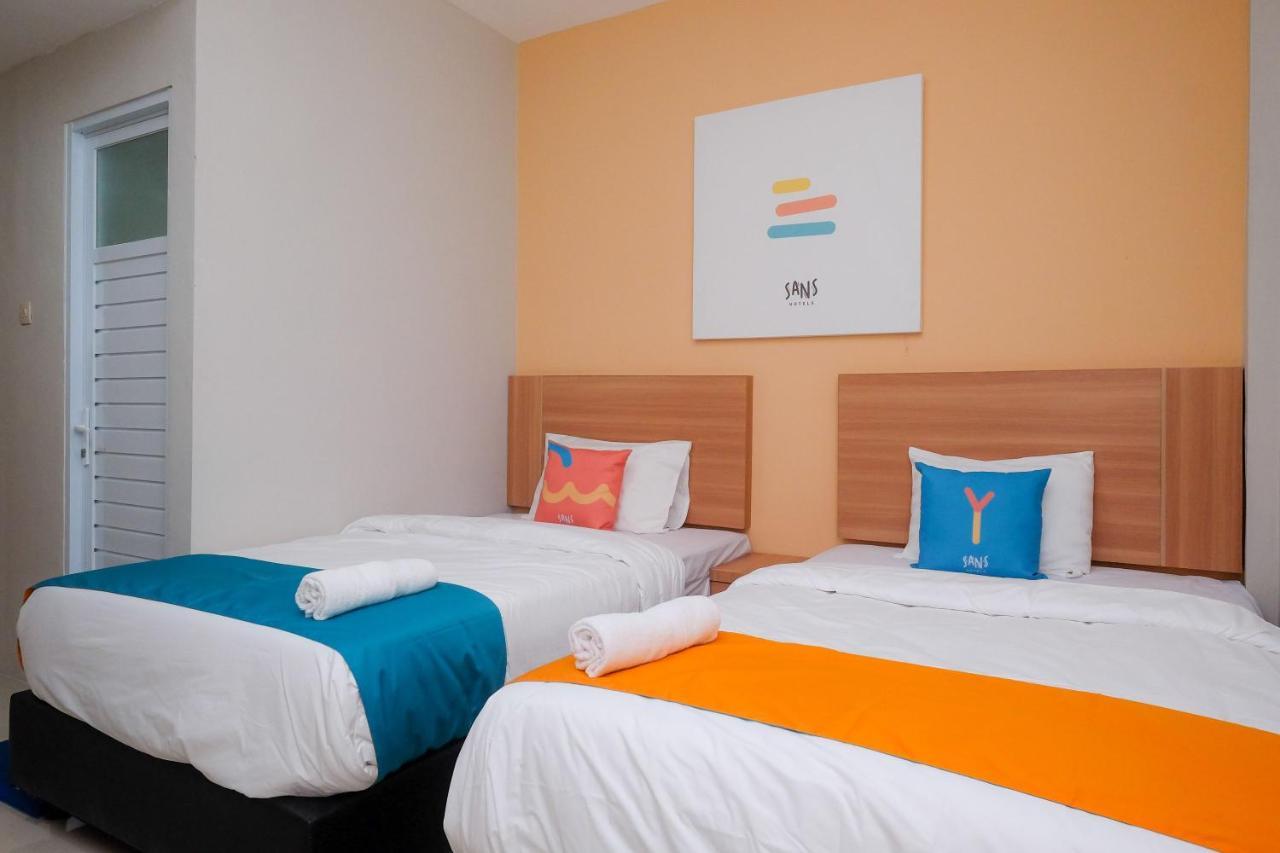 Sans Hotel Tiga Putri Semarang By Reddoorz Eksteriør billede