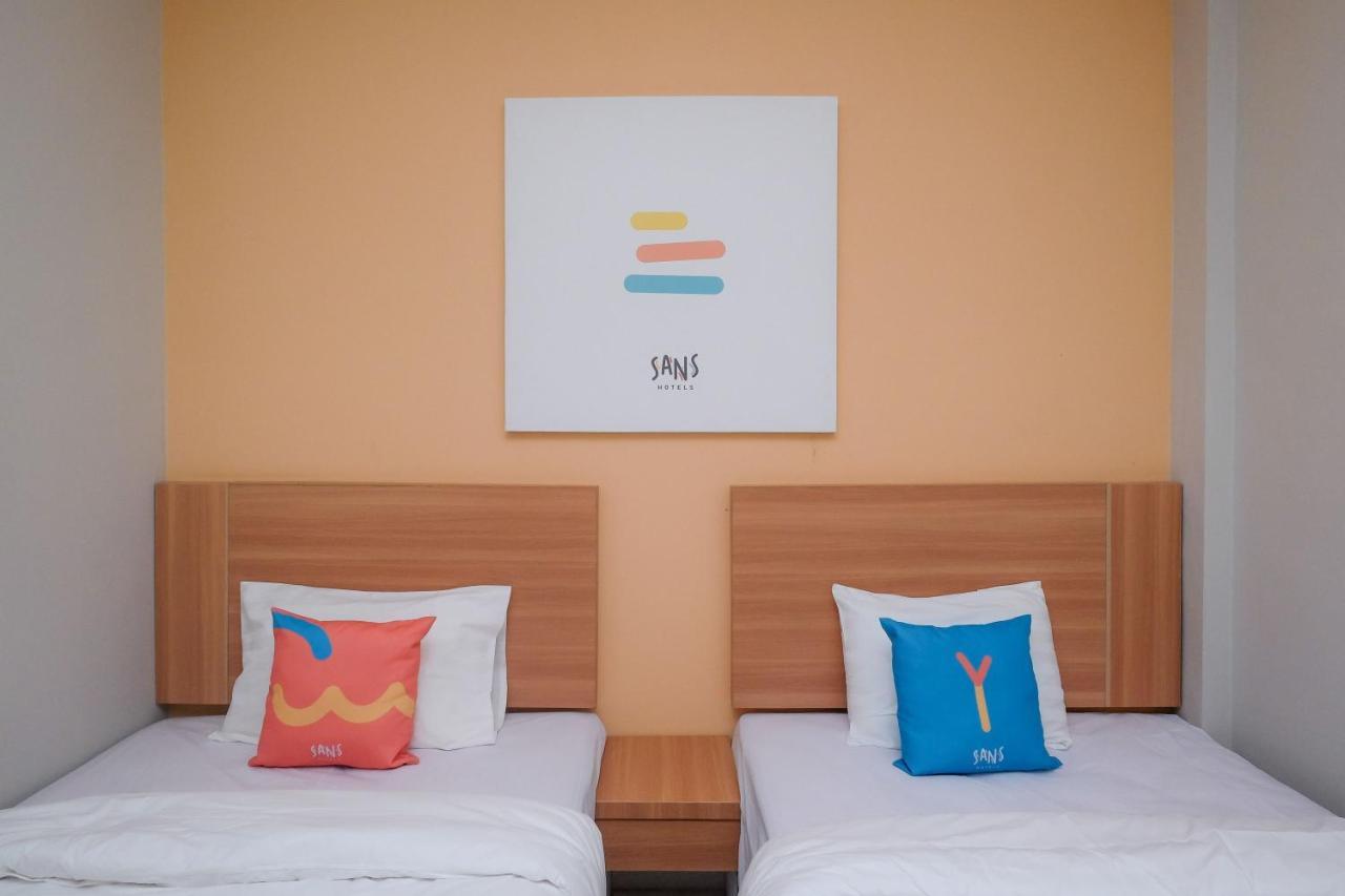 Sans Hotel Tiga Putri Semarang By Reddoorz Eksteriør billede