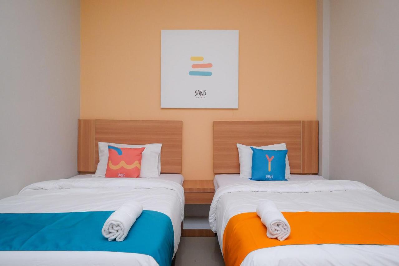 Sans Hotel Tiga Putri Semarang By Reddoorz Eksteriør billede