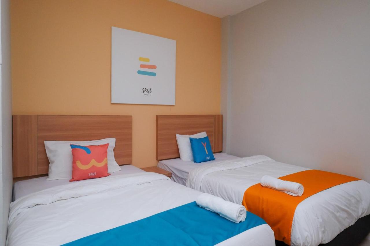 Sans Hotel Tiga Putri Semarang By Reddoorz Eksteriør billede