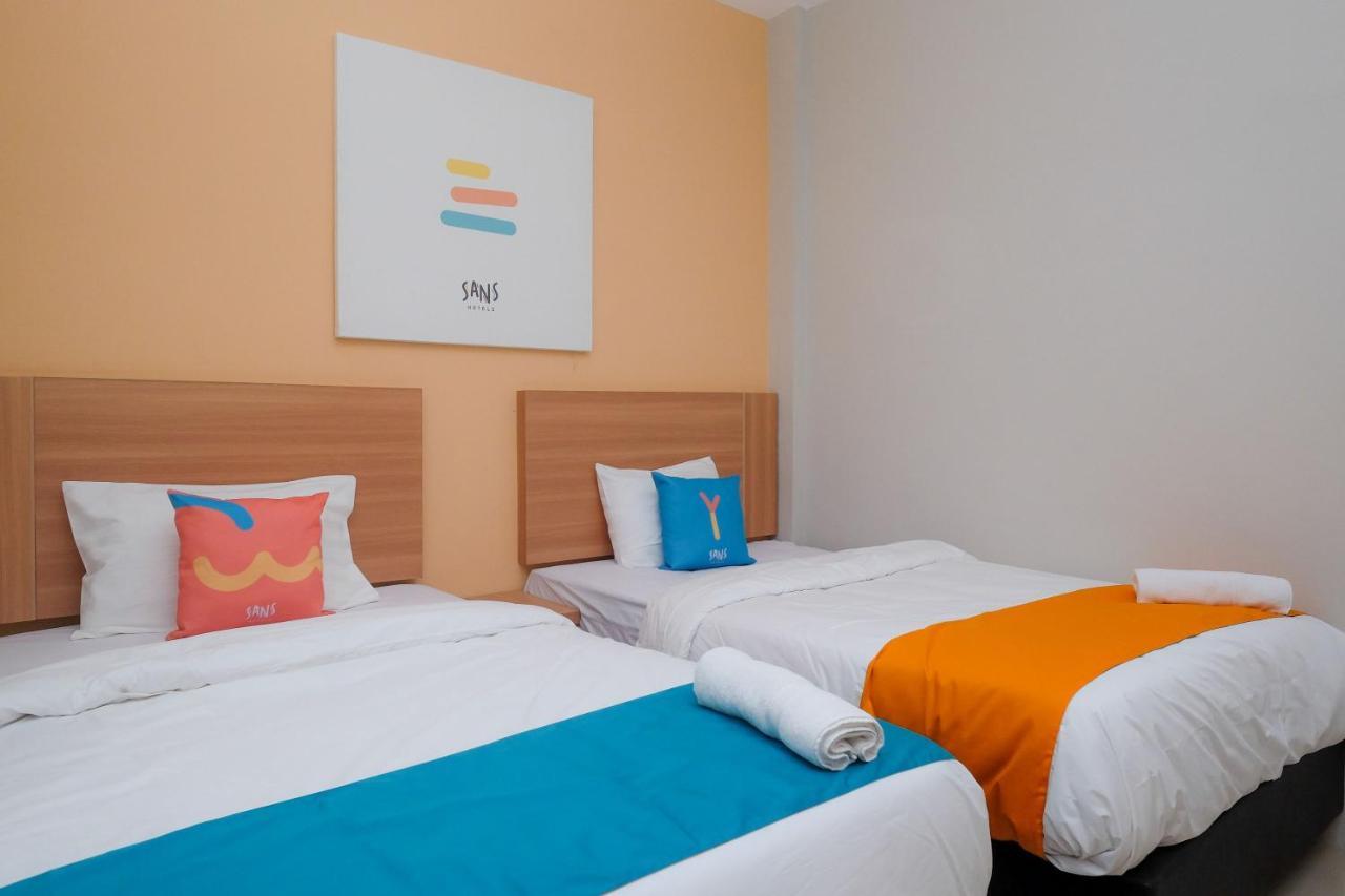 Sans Hotel Tiga Putri Semarang By Reddoorz Eksteriør billede