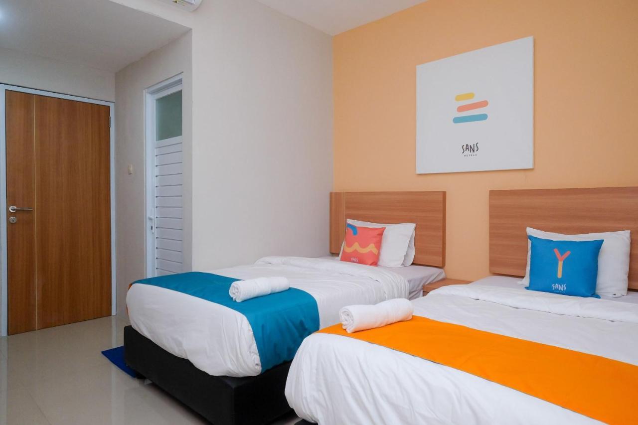 Sans Hotel Tiga Putri Semarang By Reddoorz Eksteriør billede