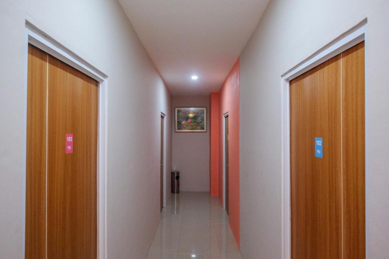 Sans Hotel Tiga Putri Semarang By Reddoorz Eksteriør billede