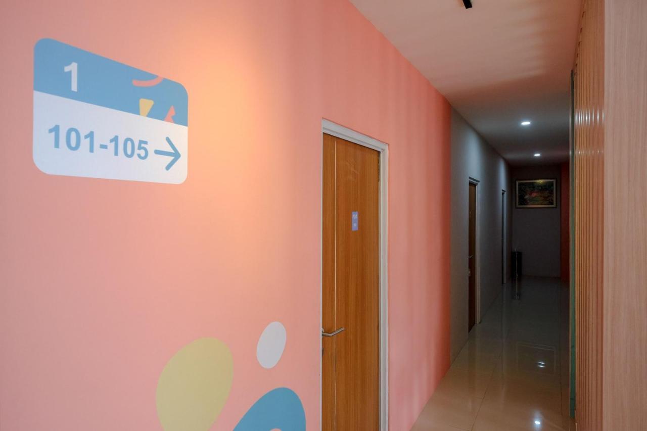 Sans Hotel Tiga Putri Semarang By Reddoorz Eksteriør billede