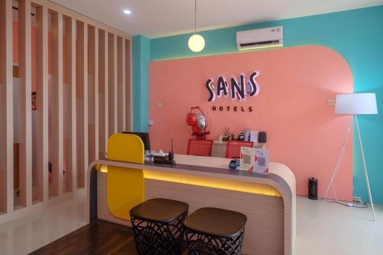 Sans Hotel Tiga Putri Semarang By Reddoorz Eksteriør billede