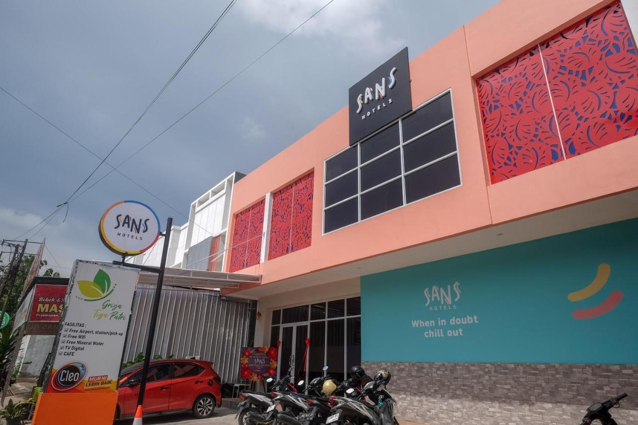Sans Hotel Tiga Putri Semarang By Reddoorz Eksteriør billede